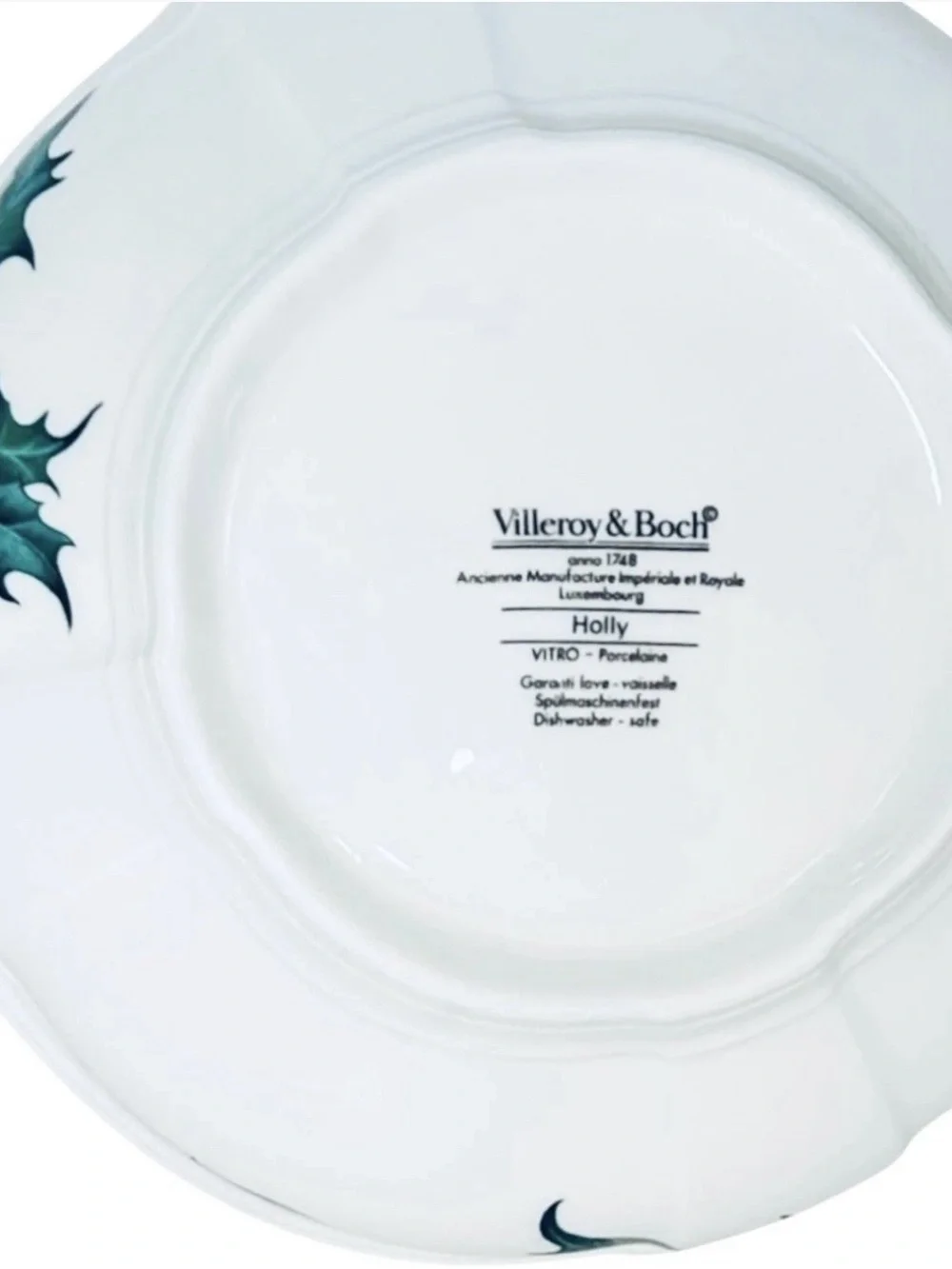 Villeroy & Boch HOLLY green berries 8.25” round vegetable serving bowl 90s